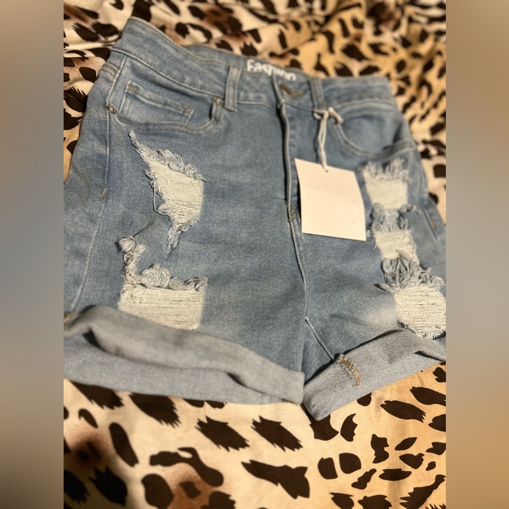(NWT)High-Rise light wash denim shorts | Size7